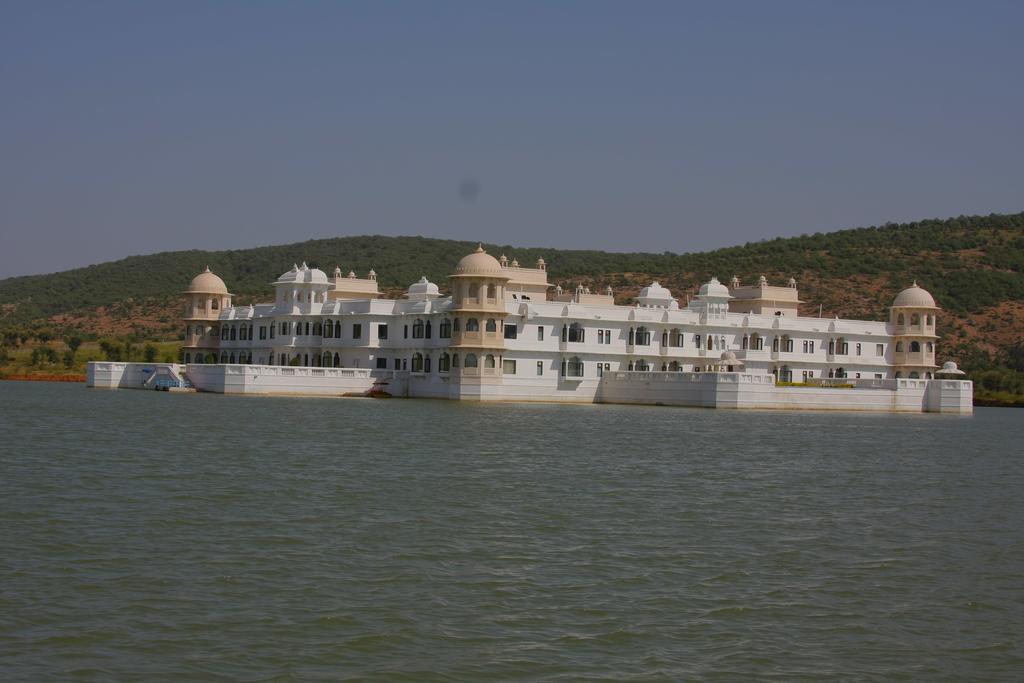 Juesta Lake Nahargarh Palace, Chittorgarh Parsoli ภายนอก รูปภาพ