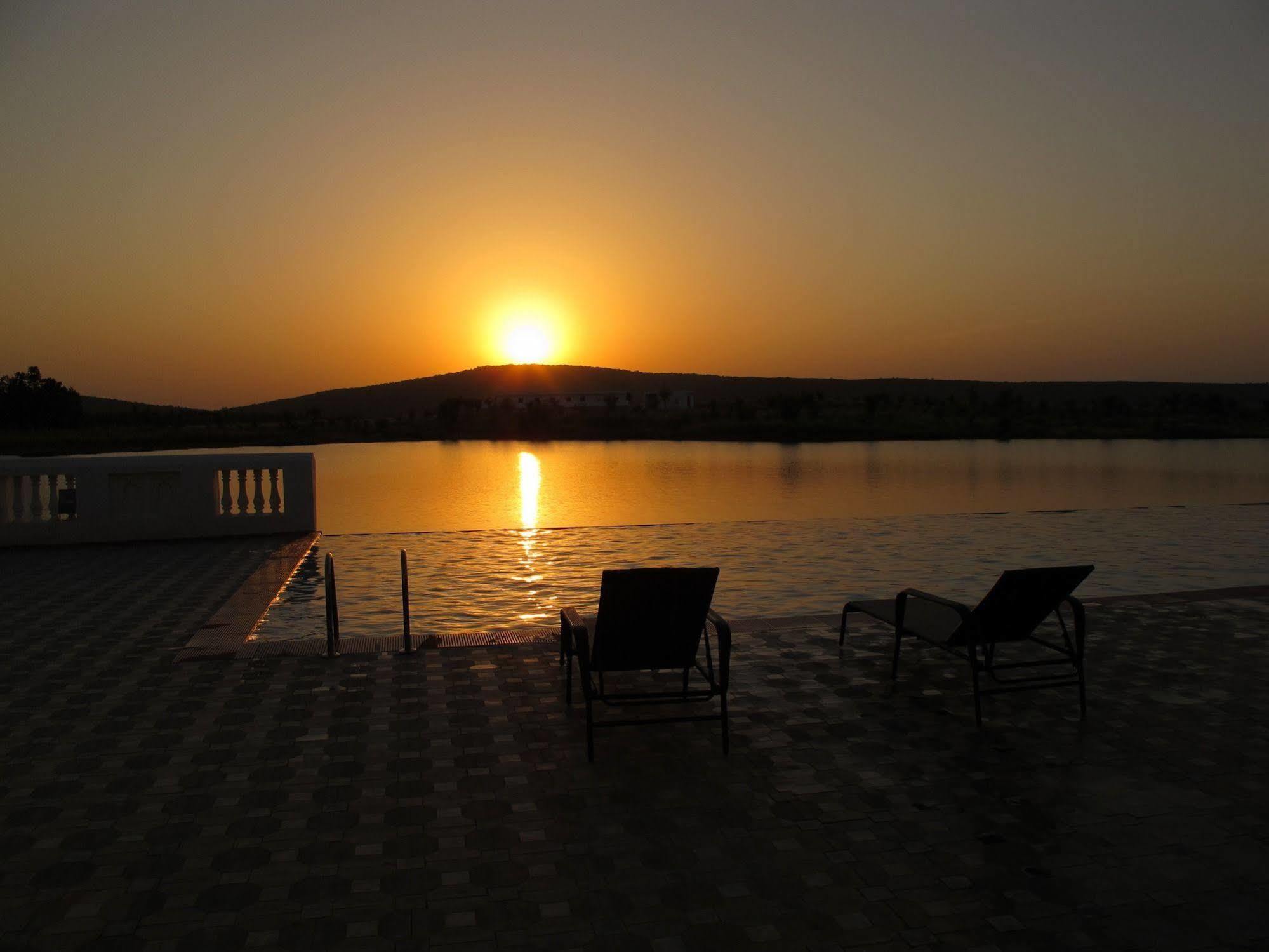 Juesta Lake Nahargarh Palace, Chittorgarh Parsoli ภายนอก รูปภาพ