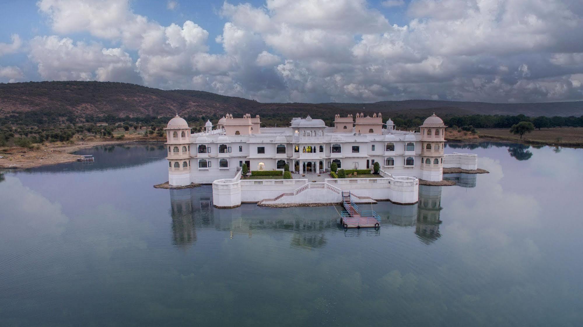 Juesta Lake Nahargarh Palace, Chittorgarh Parsoli ภายนอก รูปภาพ
